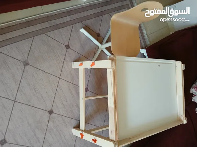 مكتب وكرسي من ايكيا بحاله ممتازه