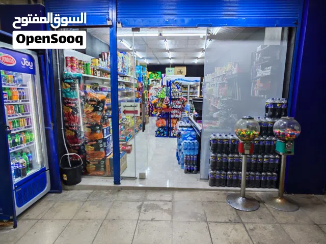 سوبر ماركت جديد للبيع في منطقة الزرقاء   شارع شامل منطقة حيوية مدفوع ايجار المحل اربع شهور