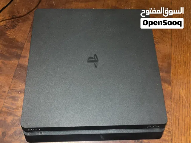 بلاستيشن فور مستعمل استعمال خفيف حالة جيدة جدا بل إضافة يد جديدة اصليه و سلك شاحن أصلي و يد زيادة