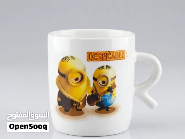 أكواب زجاجية برسومات.