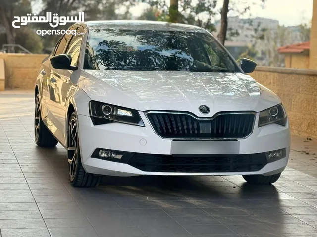 سكودا سوبيرب موديل2020 وترخيص 2019 فحص ممتاز ولا غرام بويه  مطور 1500 بنزين