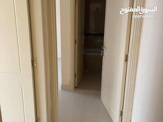 مياده للايجارالسنوي فى النعيميه غرفتين وصاله بمساحه كبيره ومكان متميز