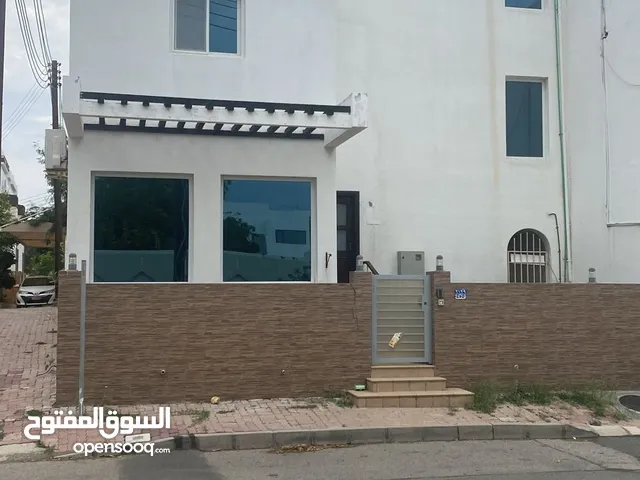 300m2 4 Bedrooms Townhouse for Sale in Muscat Qurm