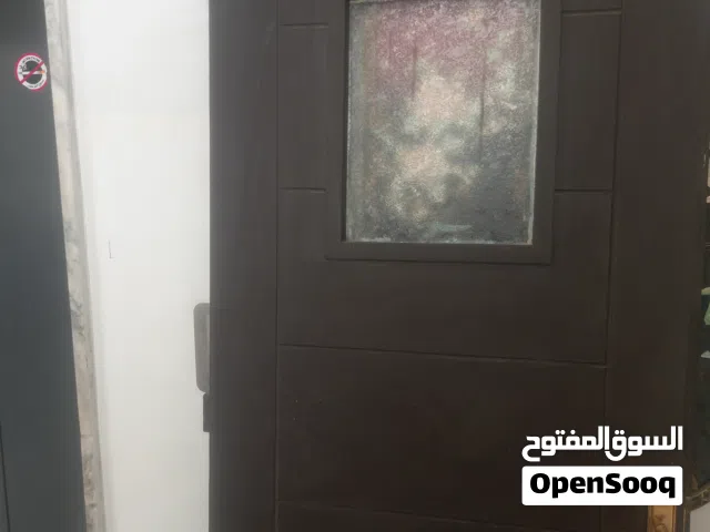 باب حجرة داخلي اللون بني بحالة ممتازة