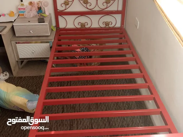 تخت حديد مجوز وبتحول تختين مفرد زي ما هو بالصور