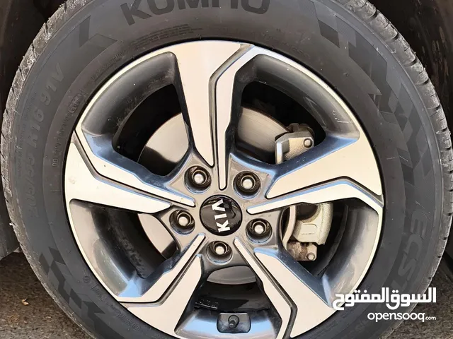 4 فرد كاوتش كومهو مستعمل صناعة كوريه وارد الخارج مع السياره بمواصفات عاليه جدا