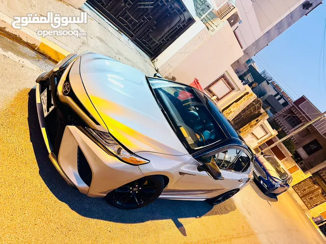 تويوتا كامري للبيع او مراوس 2018 محرك 3500 حادث بسيط