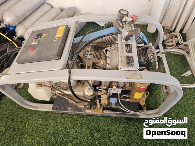 للبيع ضاغط هواء ألماني BAUER Mariner 200