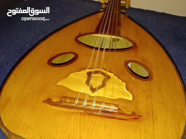 عود محمد امين قديم خشب ناشف صوت عالي جدا ممتاز لايشكو من شي فقط يحتاج تبديل الاوتار