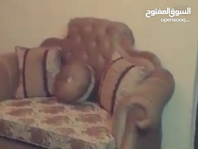 كنب ضخم وفخم