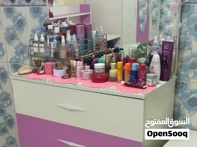 غرفة نوم بناتية مع هديه برده