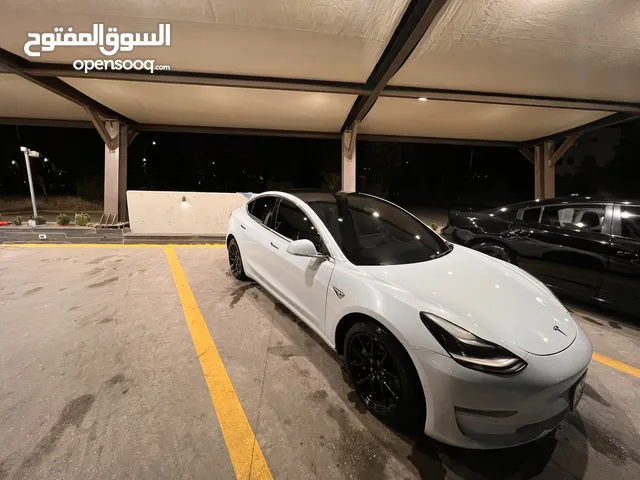 تيسلا موديل 3 2018 midrange ممشى قليل ونظافه توب 73000 قابل للتفاوض