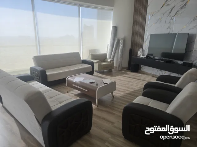 كنب تركي ل 8 اشخاص شبه جديد بمواصفات خاصة مع طاولة القهوة