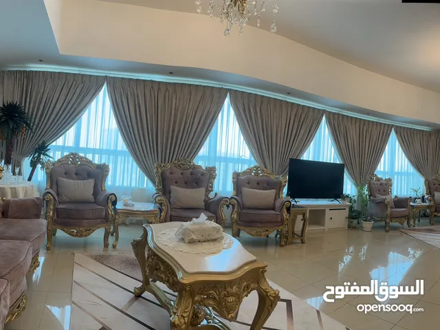 ستائر مستعمله ولكن بحاله ممتازه للصالون وغرف النوم