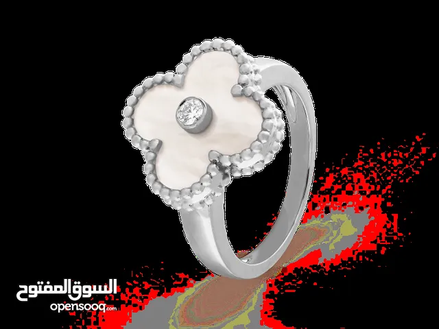خاتم أصلي من ماركة Van Cleef ذهب أبيض وألماسة