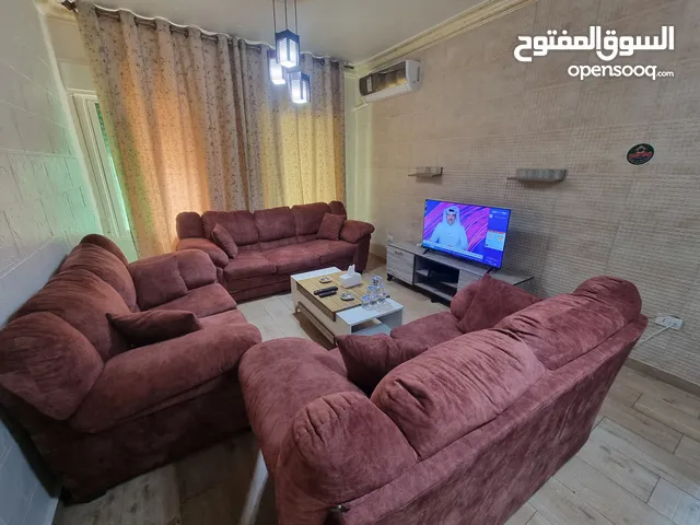 شقة مفروشة للعائلات تبدأ من 399 دينار غرفة أو غرفتين للإيجار الشهري أو الأسبوعي واليومي