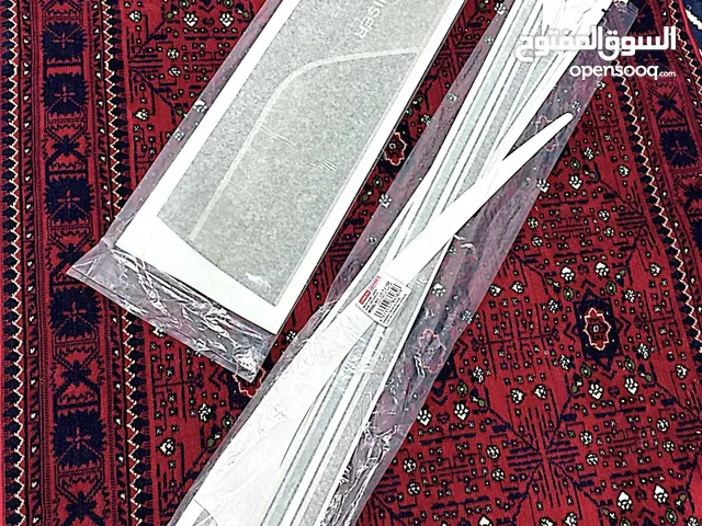 خطوط لاند كروزر GXR 2006 ( ستيكرات ) جهة كاملة ( يمين ) ونصف الجهة ( يسار ) جديدة