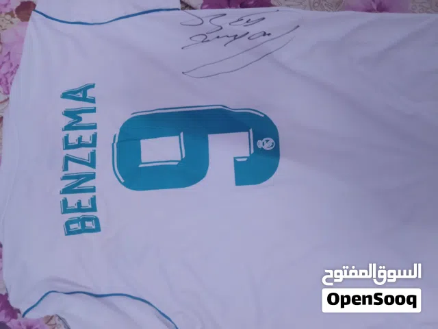 قميص موقع من روبيرتو كارلوس
