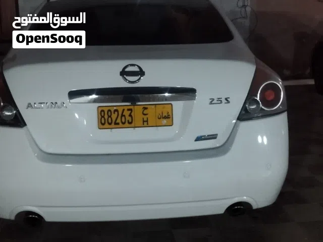نيسان التيما موديل 2011.