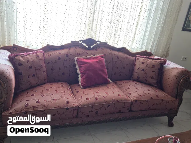 طقم كنب كامل بحالة جيدة للبيع