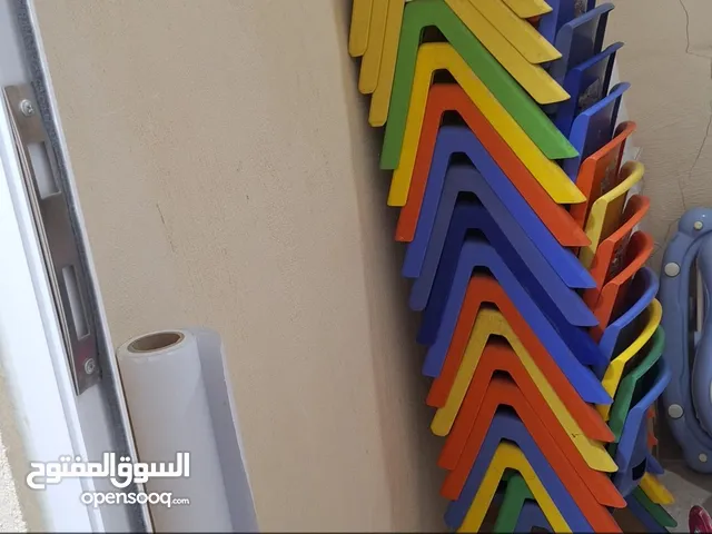 كراسي اطفال للروضة مستعمل لكن بحاله جيده بعدة الوان