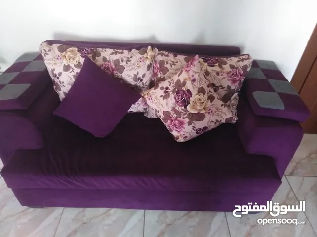 طقم كنب كورنر شبه جديد استعمال خفيف مع طقم طاولات سيرفيس