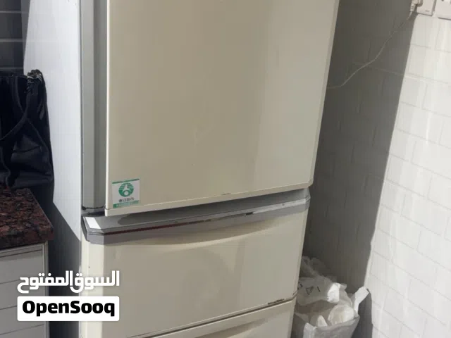ثلاجه كبيره مع فريزر ارفرف
