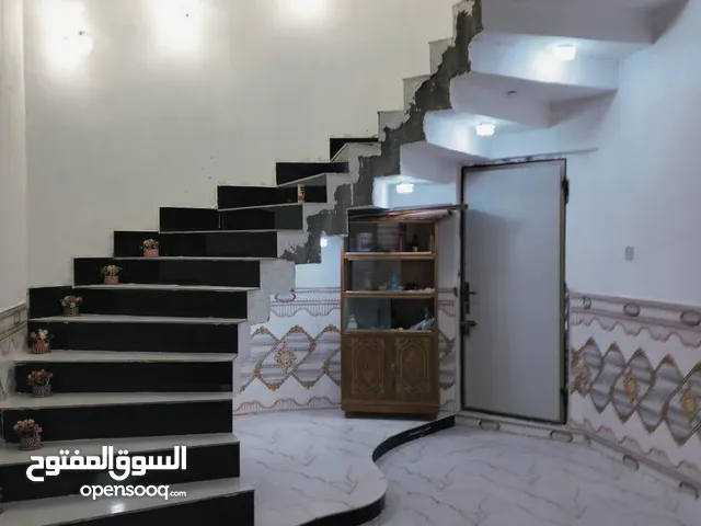 400 m2 3 Bedrooms Townhouse for Sale in Basra Zubayr