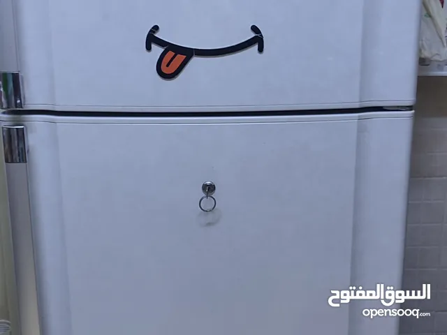 ثلاجةً نوع SHARp للبيع