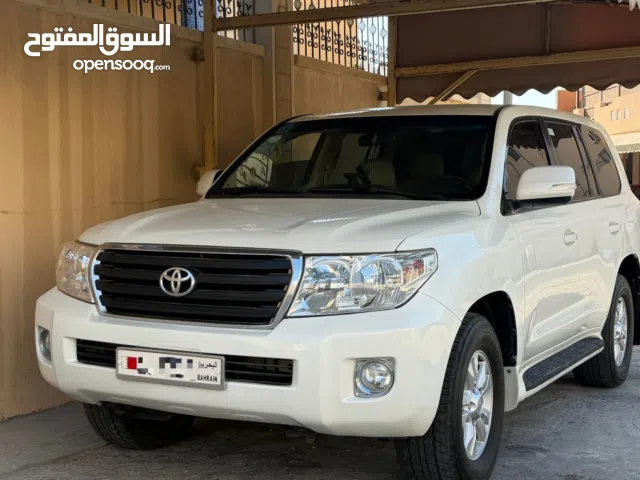 للبيع لند كروزر موديل 2013 على يدي من الوكاله  نوع وكاله البحرين كل صيانه في الوكاله