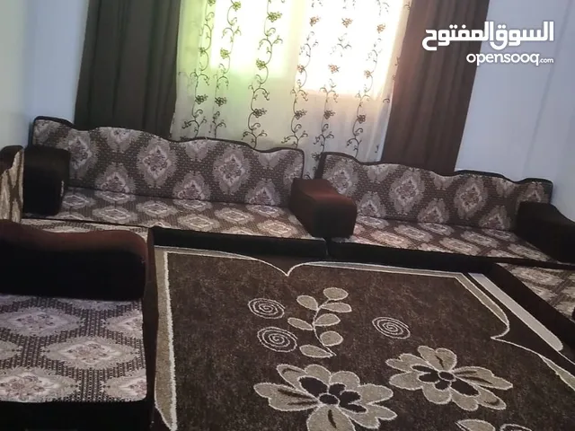 غرفة جلوس كاملة للبيع فرشات وسجادة وبرداي