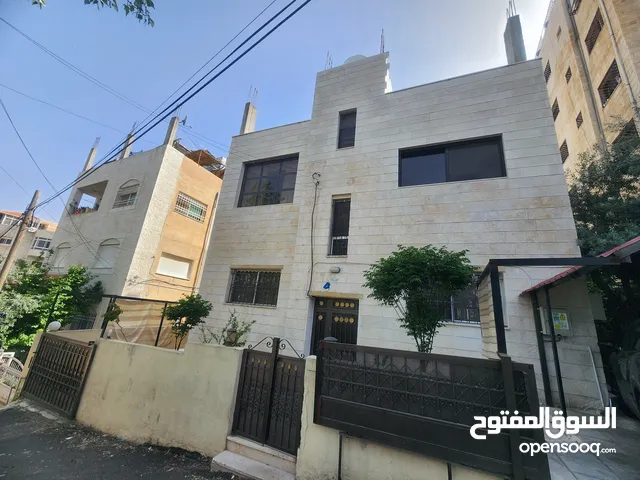 155 m2 5 Bedrooms Townhouse for Sale in Amman Daheit Al Yasmeen