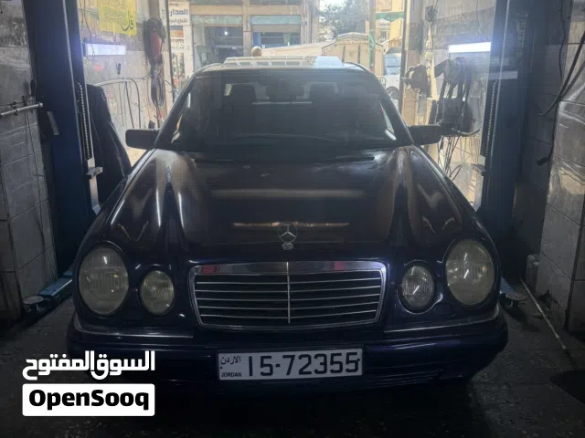 1996 مرسيدس بنز الفئة-E E 200