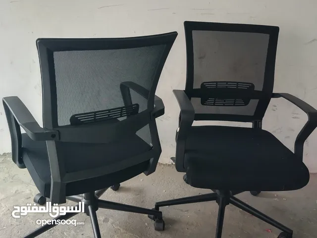 كراسي مكتبيه شبه جديده مستخدام شي بسيط