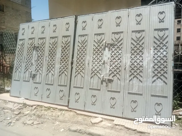 ورشه أبو كهلان لجميع أعمال الحديد  للبيع 2 ابواب رص دكاكين عرطه 2.50 × 2.70 مستخدم نظيف
