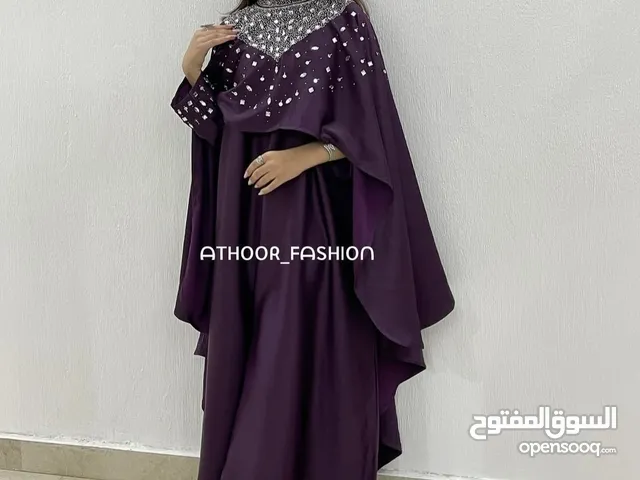لبسه بقصه كشخه وانيقه تناسب الأعياد والمناسبات والحفلات والأعراس رهيبه قصتها واللون ناااااار وفخم