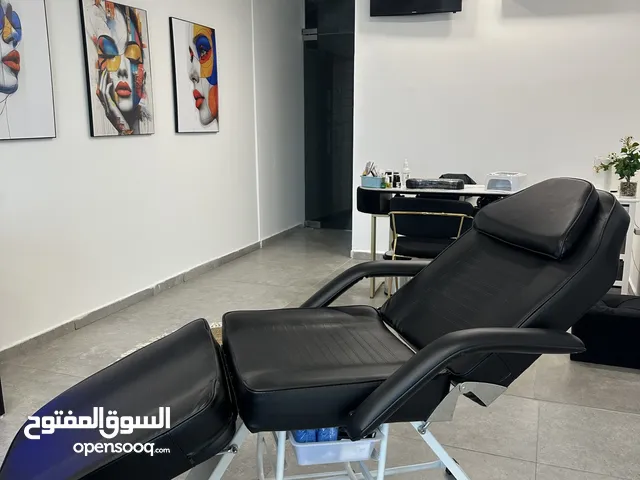 سرير للبشرة، الليزر، المساج، الحجامة، رموش