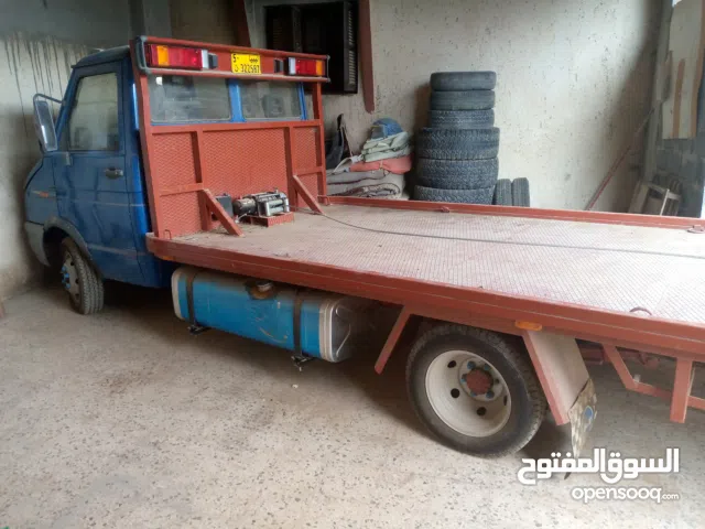 ساحبة للبيع موديل 1992 نستعملها شاصي متوسط