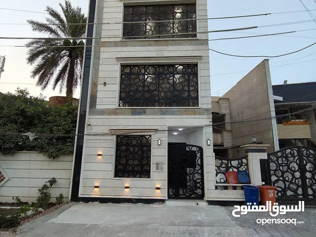 للبيع بنايه حديثه مساحه 70م واجهه 5م عباره عن 3 طوابق 3 شقق