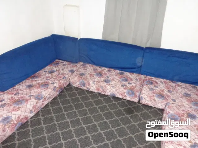 جلسة أرضية مستعملة