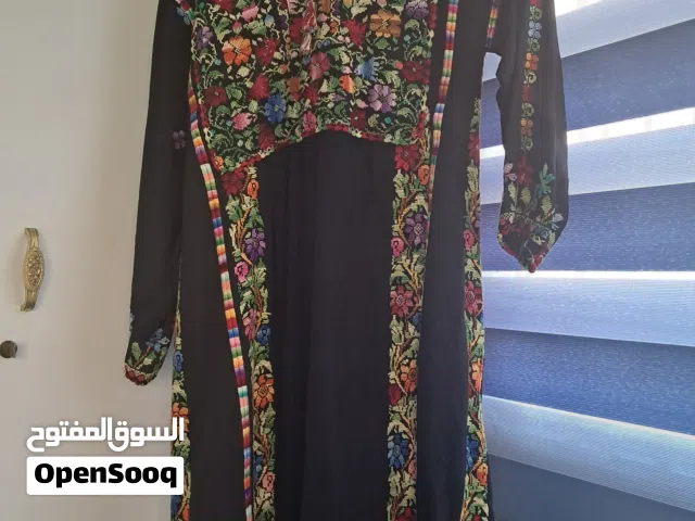 ثوب تطريز يدوي مكلف فوق 250 دينار  للبيع ب 150