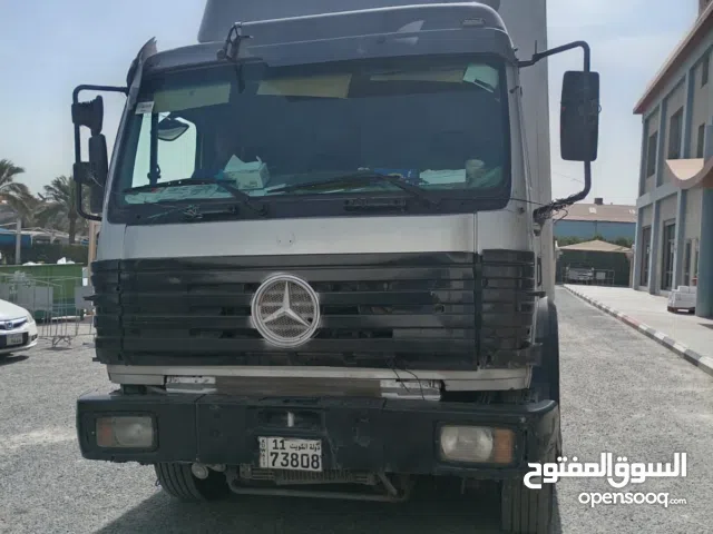 شاحنة مرسيديس البي موديل 1996-1999 تأمين حتي 6/2026-رافعة شوكية ايسوزو موديل 2013 تأمين صالح 2026/9