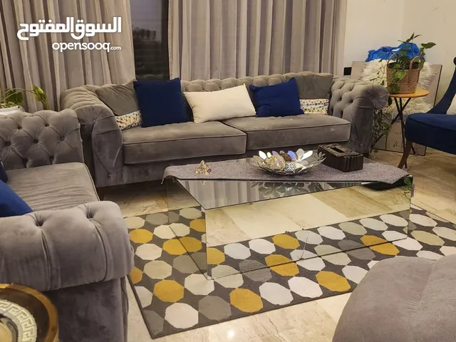 كنب صالون مخمل سبع نقاعد وطاوله للبيع