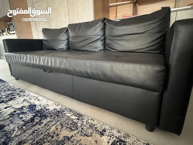 صوفا بيد جلد صنع إيكيا بحالة ممتازة IKEA Sofa Bed