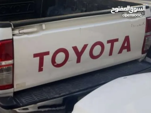 تيوتا هايلوكس للبيع موديل  2012