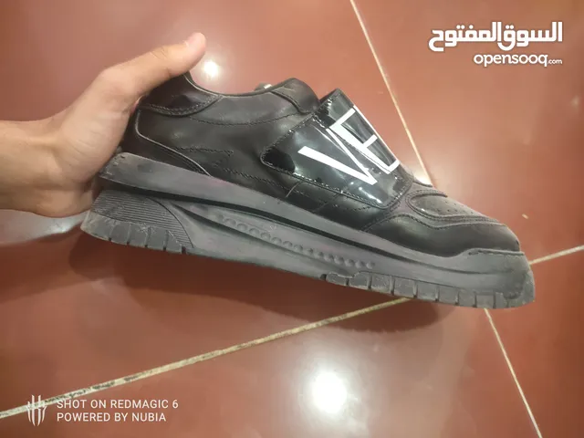 حذاء فيرساتشي مستعمل اقل من اسبوع حذاء فيرساتشي أصلي