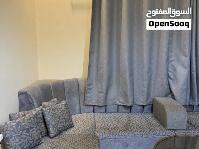 كنب متصل بحاله جيده مع الستاره طقم ، يكفي من 8-9 اشخاص