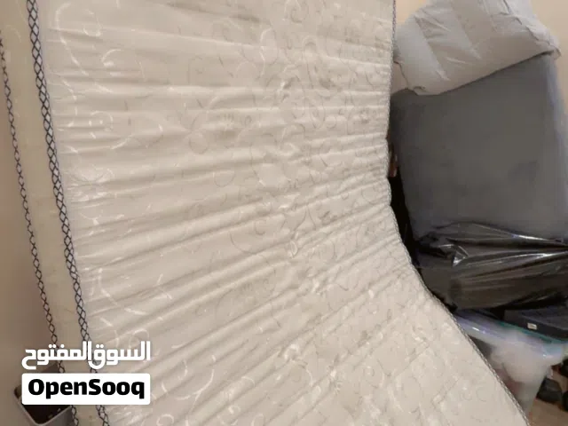 مرتبة مترين في متر نظيفة جدا للبيع