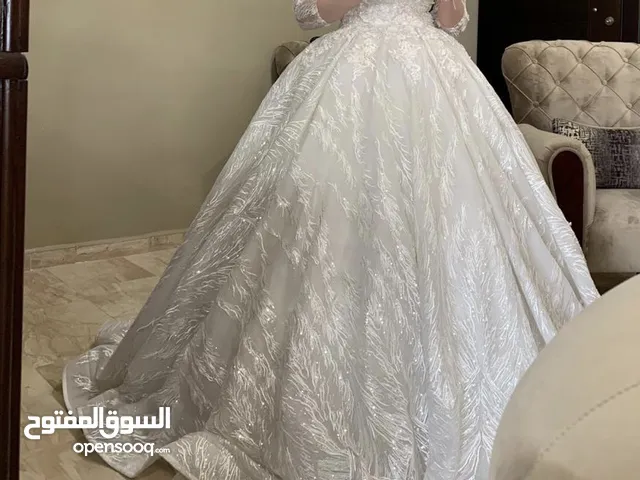 فستان ابيض زفاف