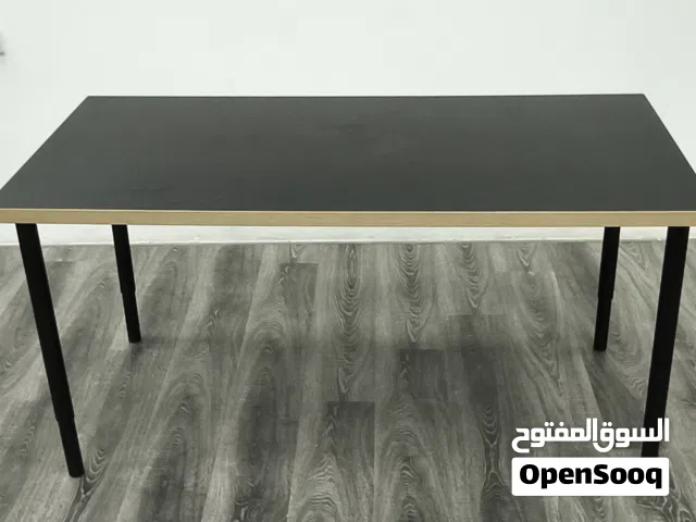 طاولة ايكيا مستعمله كالجديد